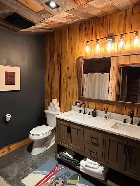 Shared bathroom — bedrooms 4 and 6